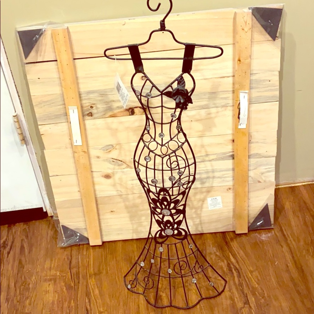 Women’s figure dress Decor